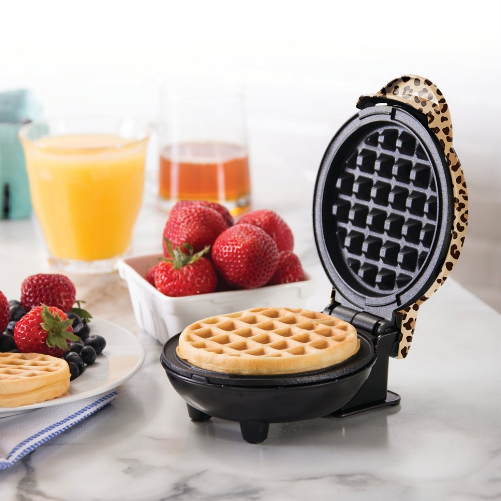 Leopard print mini waffle maker - Picture 2 of 6